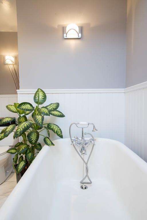 Hotel Downtown Luxury Victorian Retreat Toronto Exterior foto
